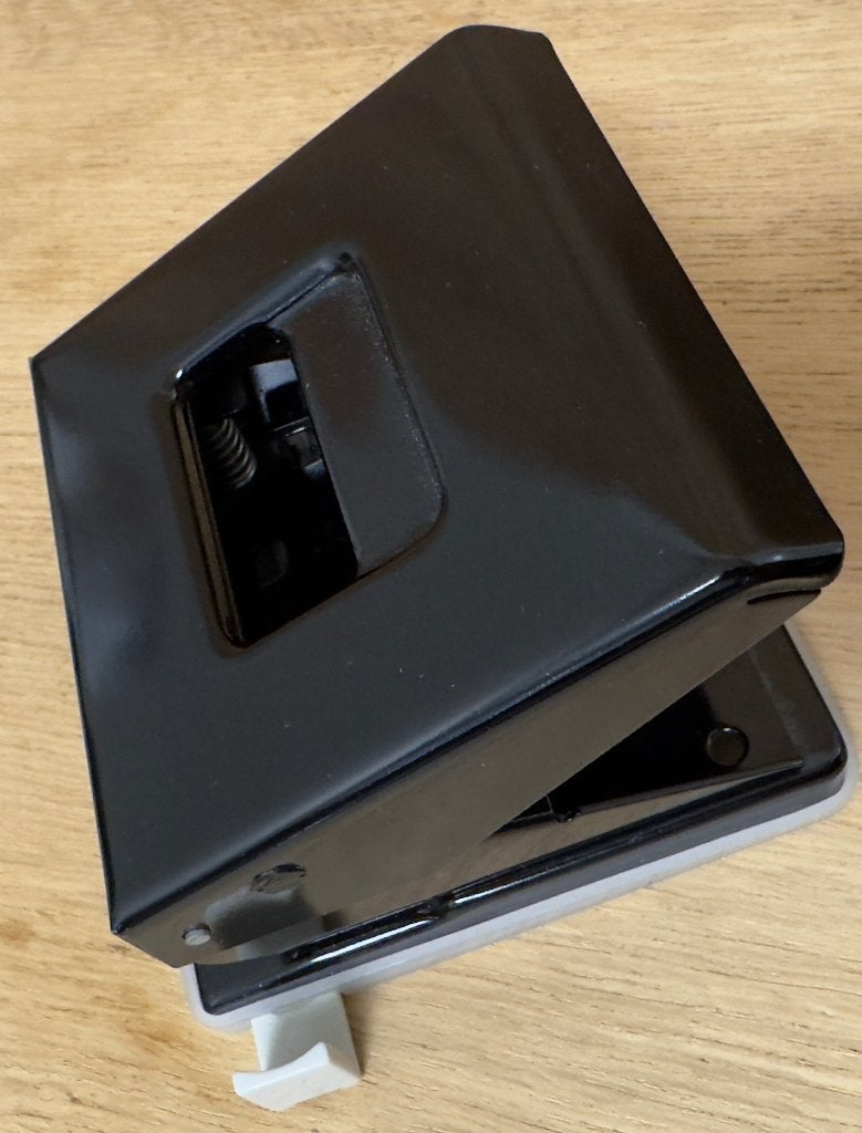 perforator zwart 2 gaats metaal, Diversen, Bureau-accessoires, Ophalen of Verzenden, Zo goed als nieuw