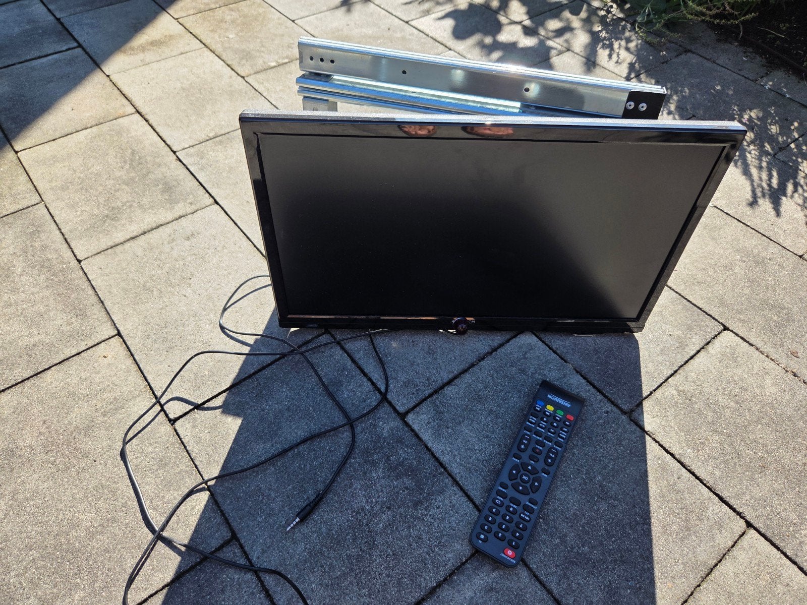 Antarion TV met uitschuifbaar meubel voor camper/caravan, 50 Hz, HD Ready (720p), 40 tot 60 cm, Ophalen