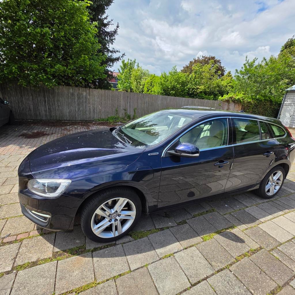 Volvo V60 D6 Twin Engine 288pk Geartronic AWD Plug In Hybrid, Automaat, 1800 kg, Blauw, Vierwielaandrijving