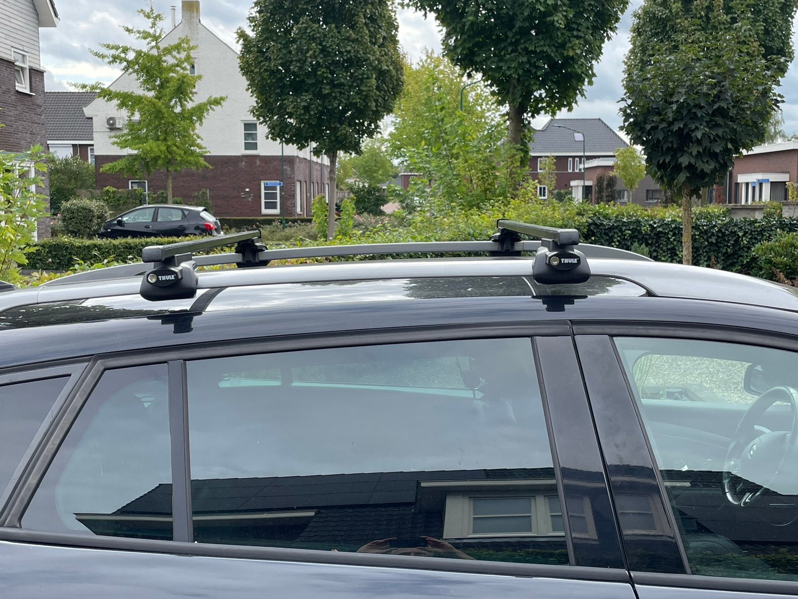 Thule dakdragers voor auto met dakrails, Ophalen, Gebruikt