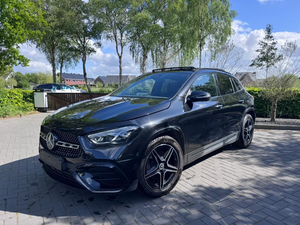 Mercedes GLA 200 AMG Automaat Panorama Leer Ambiance Camera, Auto diversen, Schadeauto's, Munchen, 1398 cc, Zwart, Mercedes-Benz