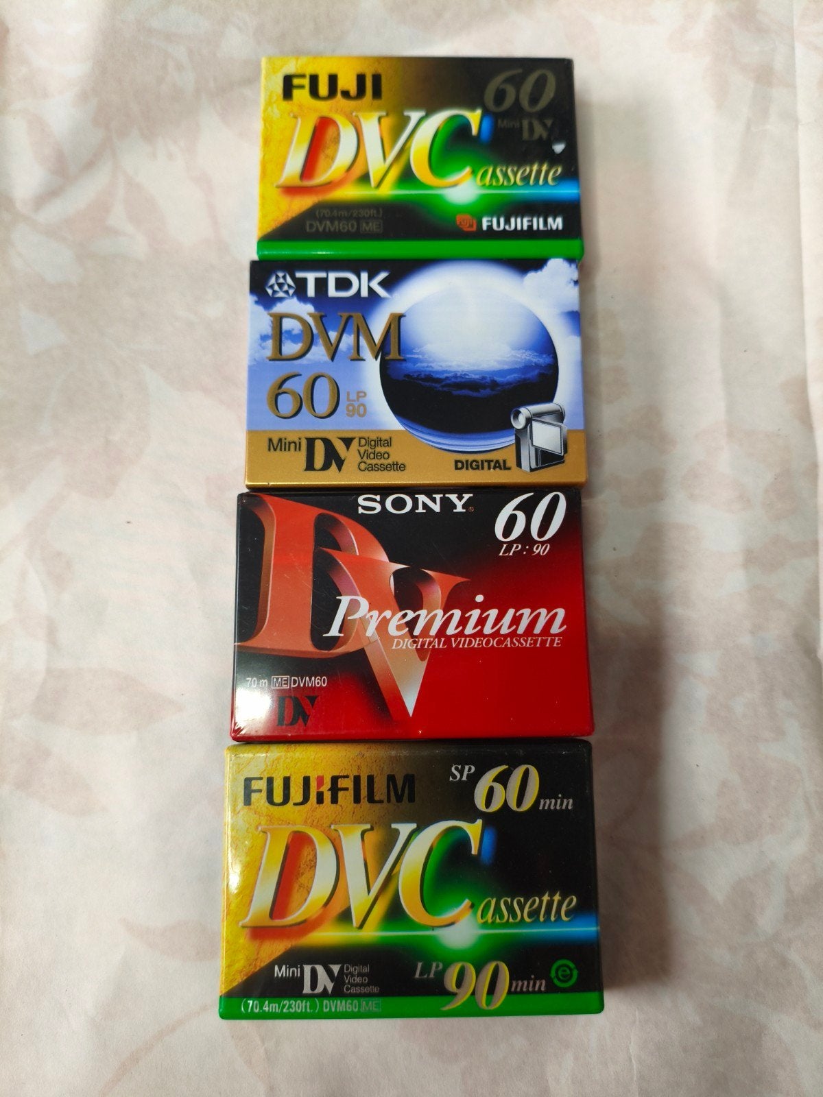 Mini DV Cassettes (4 stuks) - Fuji, TDK, Sony, set prijs, Audio, Tv en Foto, Videocamera's Digitaal, Ophalen of Verzenden