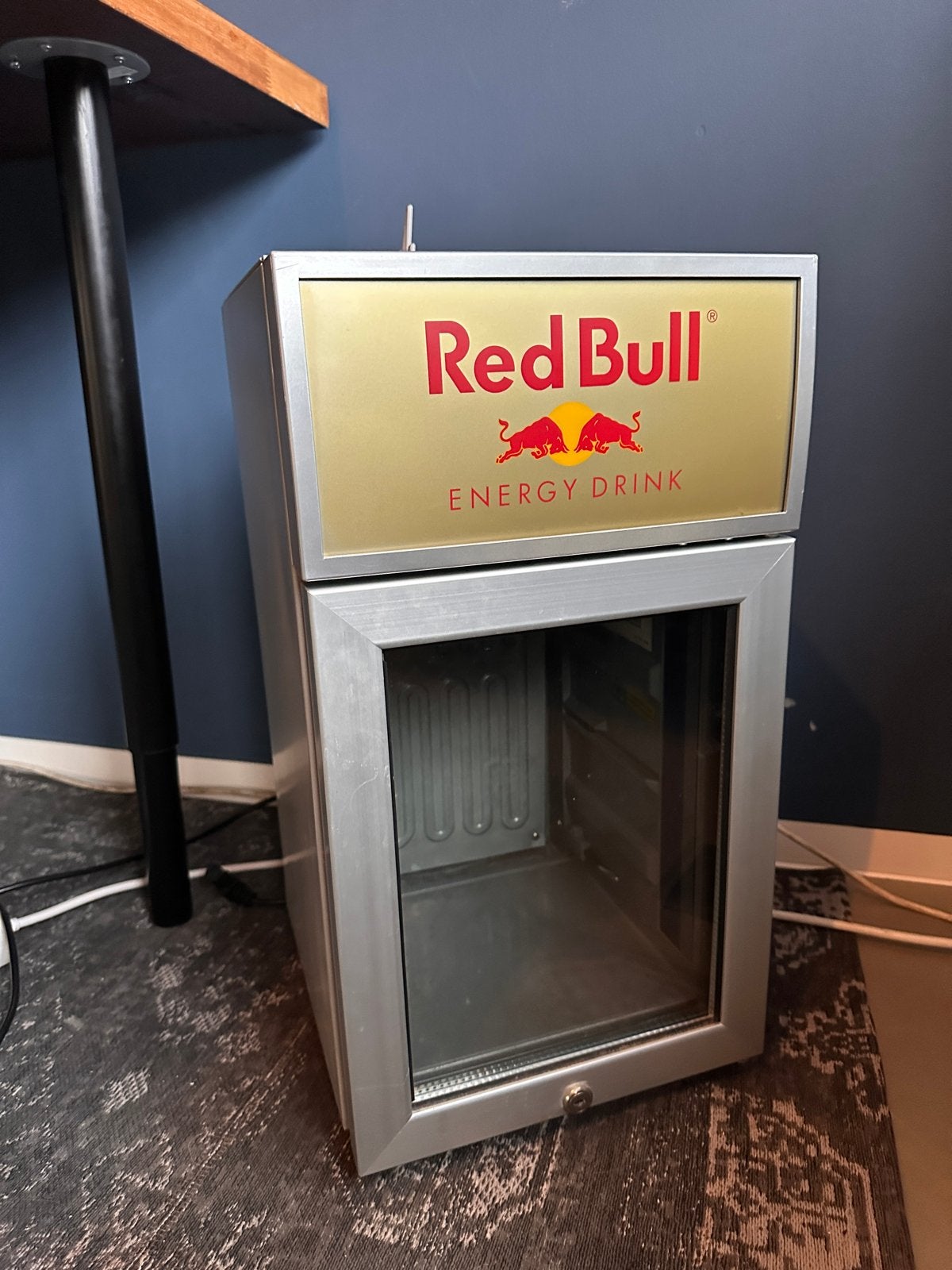 Kleine Red Bull koelkast - niet werkend (voor onderdelen), Ophalen, Zonder vriesvak, Minder dan 75 liter, Niet werkend