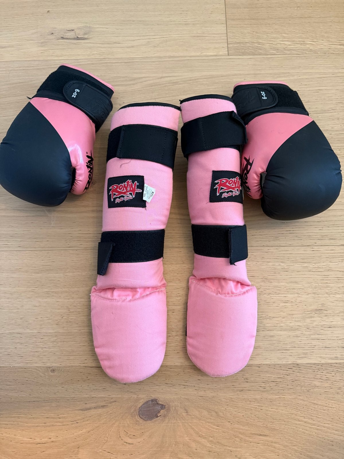 Ronin bokshandschoenen & scheenbeschermers - Roze, Overige, Maat XS of kleiner, Vechtsportbescherming, Ophalen of Verzenden