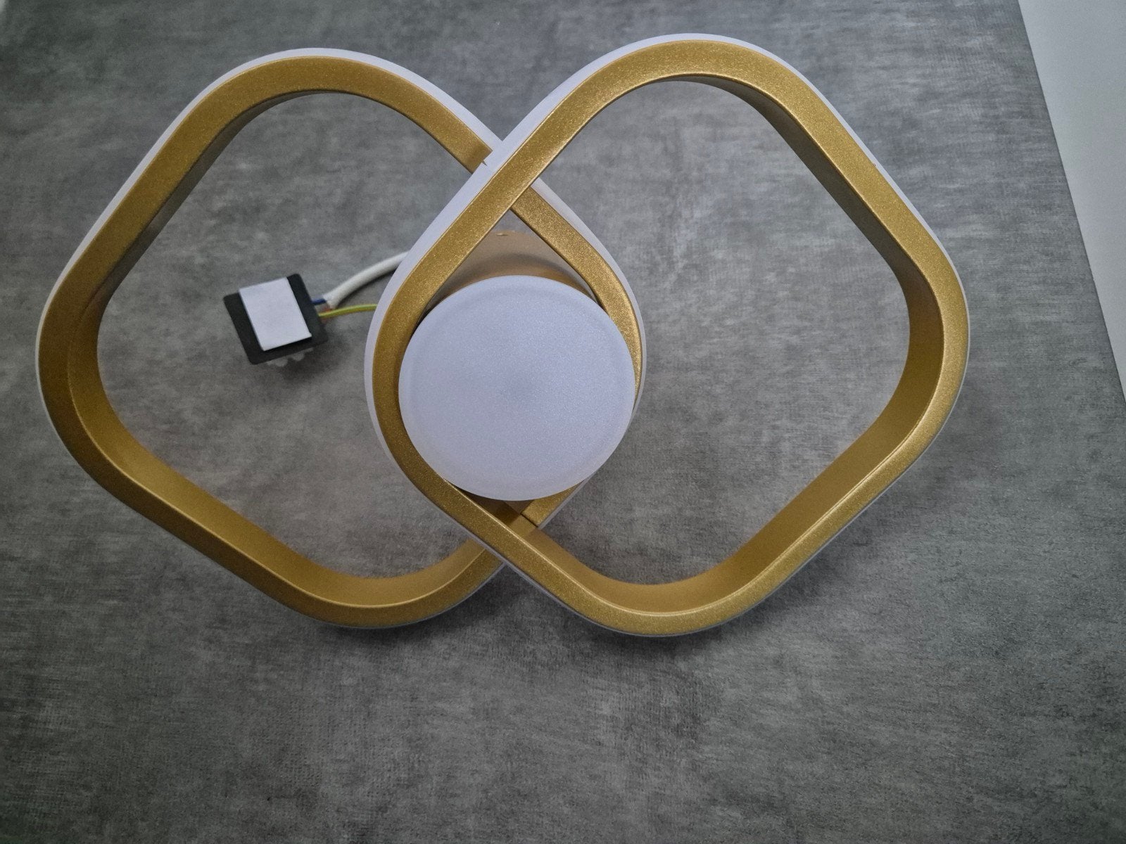 goudkleurige plafondlamp, Ophalen