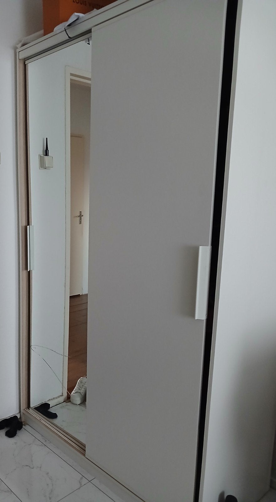 Kledingkast, Ophalen, Met deur(en), Gebruikt, 100 tot 150 cm