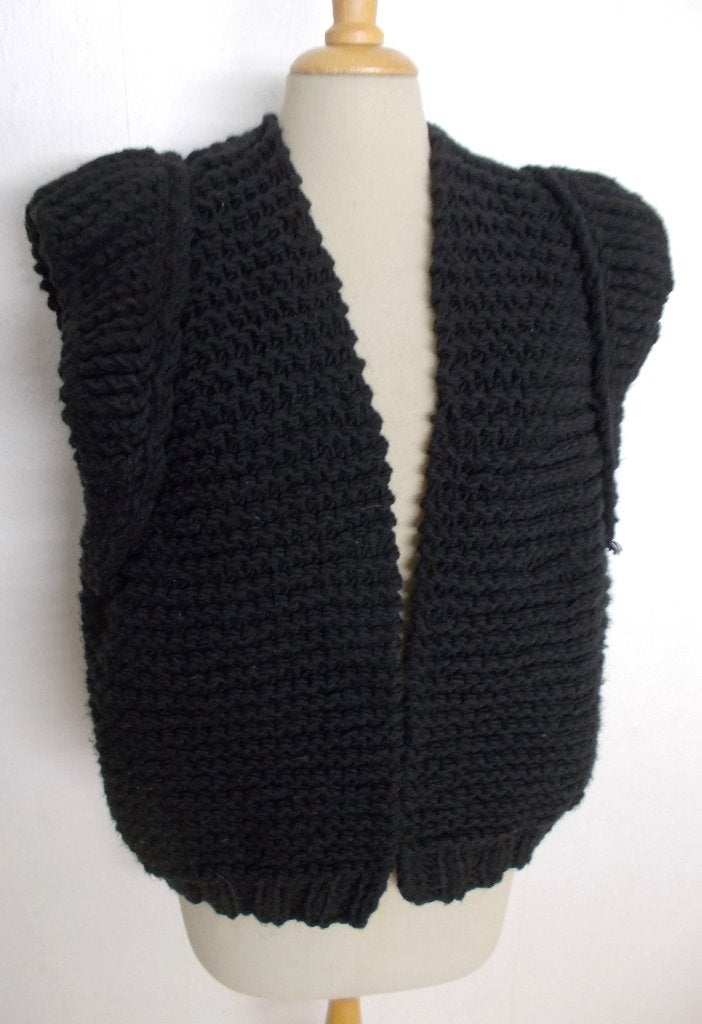 Handgemaakt wollen zwart trui/gilet van Kiro by Kim! L/XL, Kleding | Dames, Truien en Vesten, Verzenden, Zo goed als nieuw, Maat 42/44 (L)