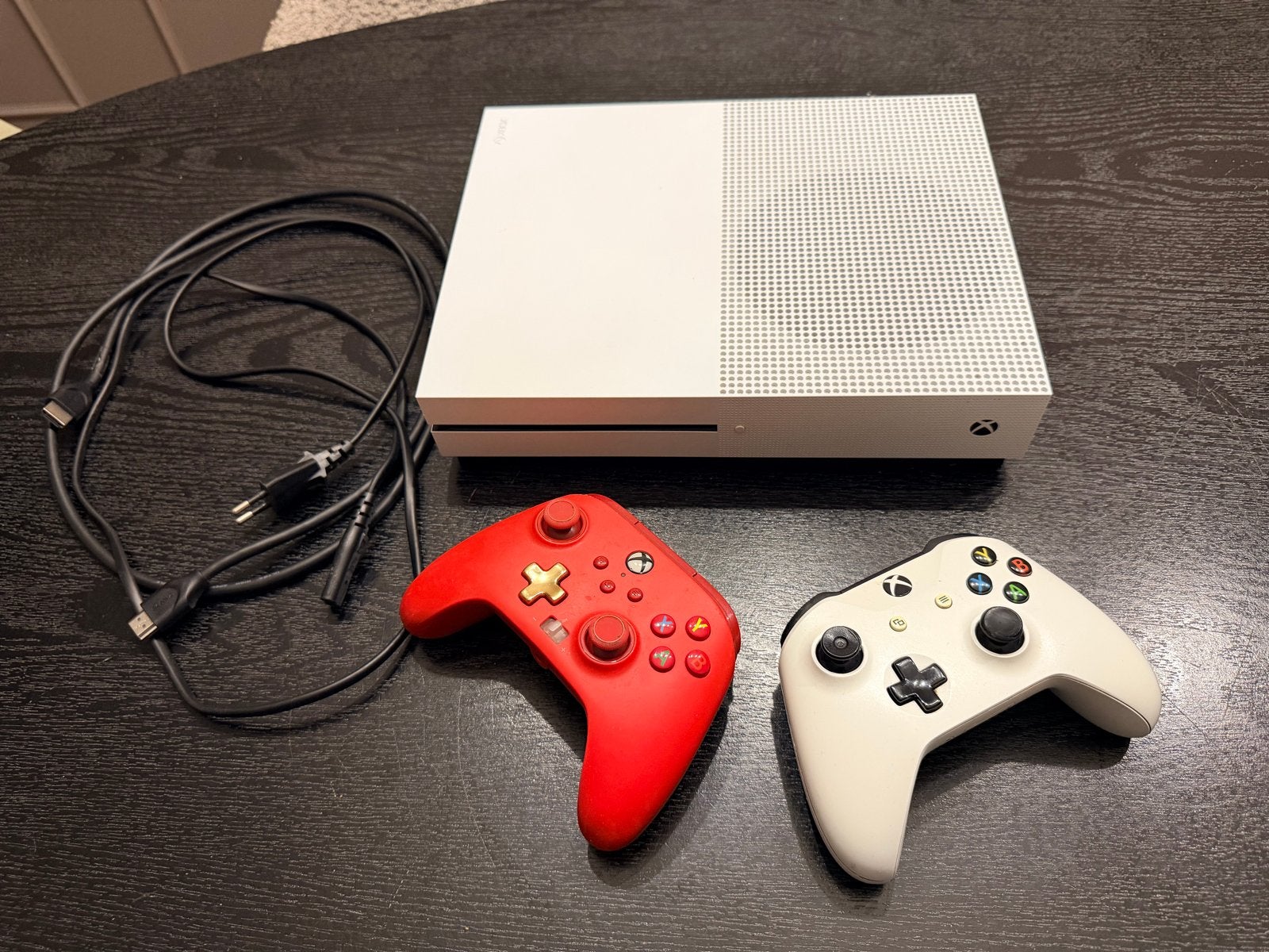Xbox One S met 2 controllers en kabels, Spelcomputers en Games, Ophalen, Gebruikt, Met 2 controllers, Xbox One S