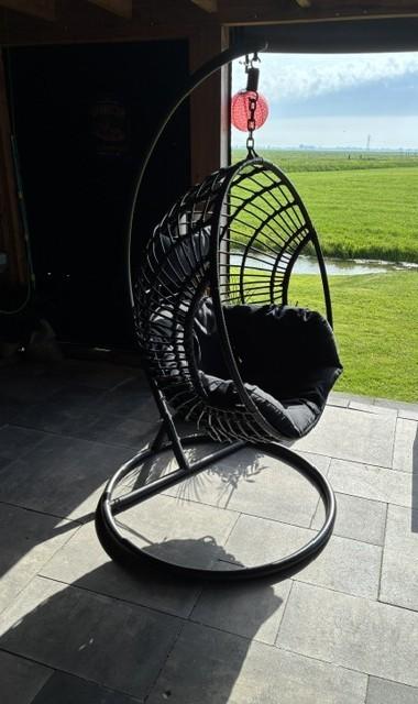 Zwarte hangstoel voor binnen of buiten, Ophalen, Zo goed als nieuw, Rotan