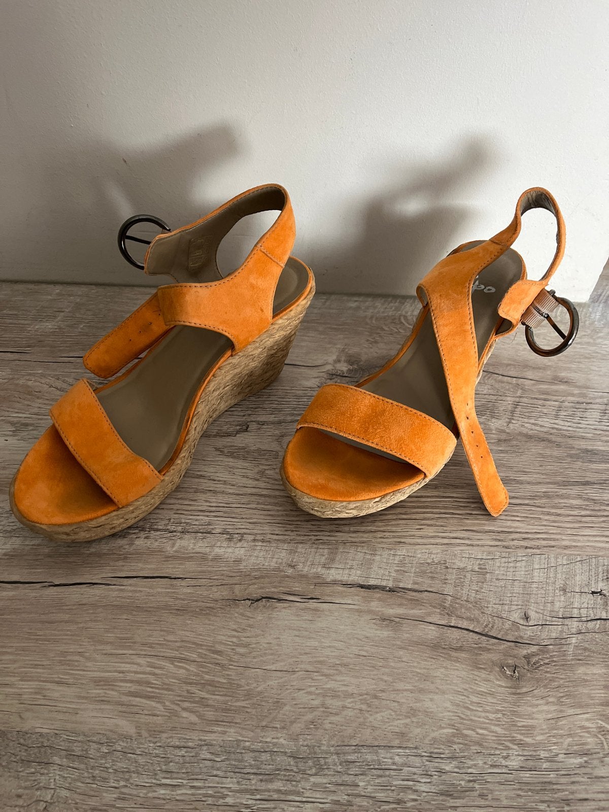 Oranje suède sleehak sandalen maat 39, Oranje, Gedragen, Sandalen of Muiltjes, Ophalen of Verzenden