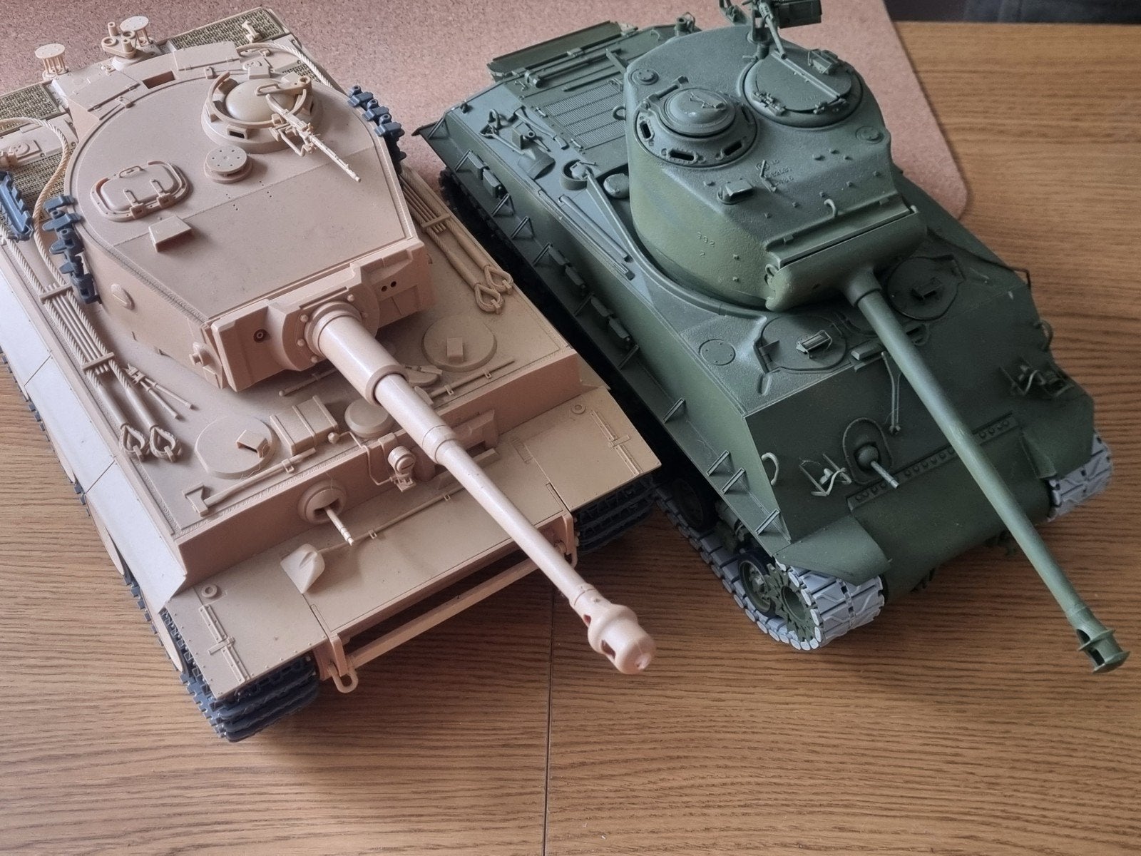 Sherman & Tiger tank 1:16, Overige merken, Tank, NB, Groter dan 1:32
