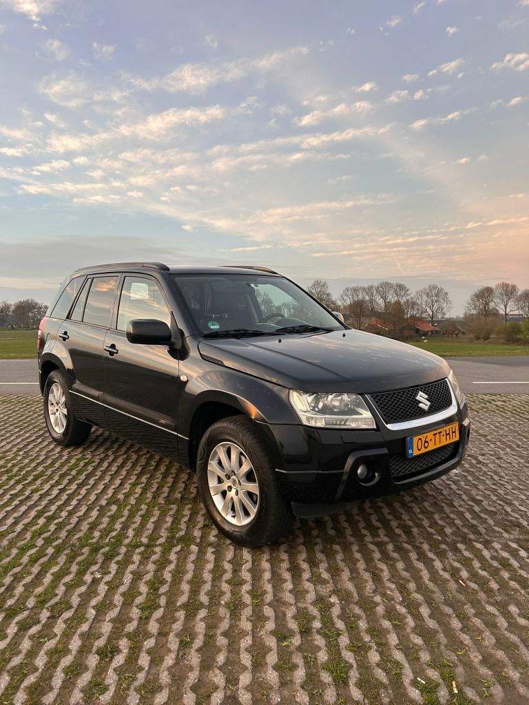 Suzuki Grand Vitara High executive 2.0 140 PK, Open dak, 1995 cc, Zwart, 4 cilinders
