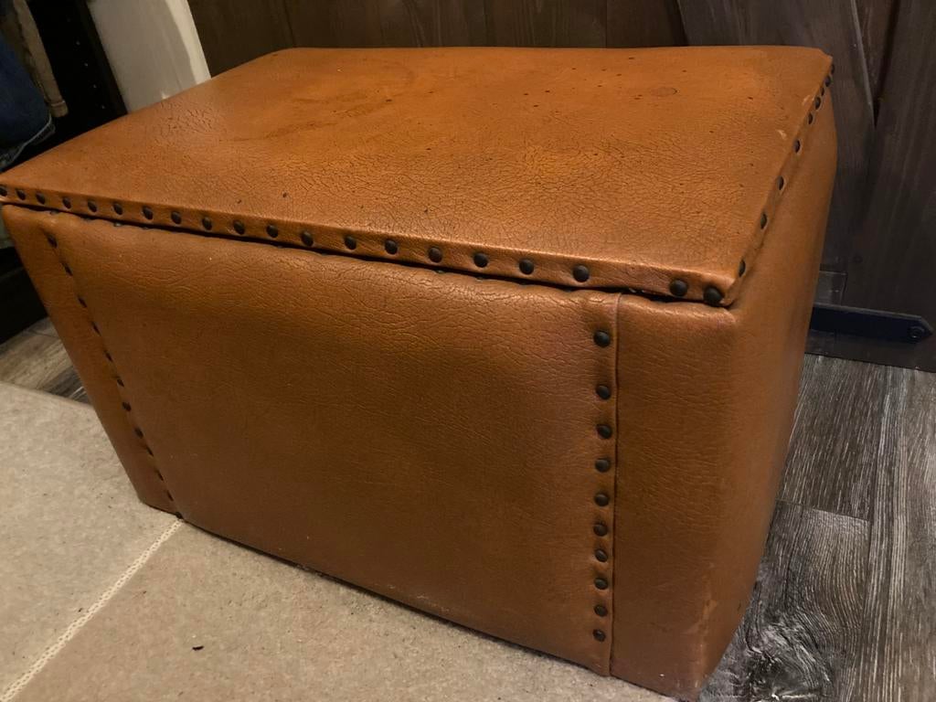 Vintage leren kist / poef, Ophalen, Gebruikt, 50 tot 100 cm, Minder dan 50 cm