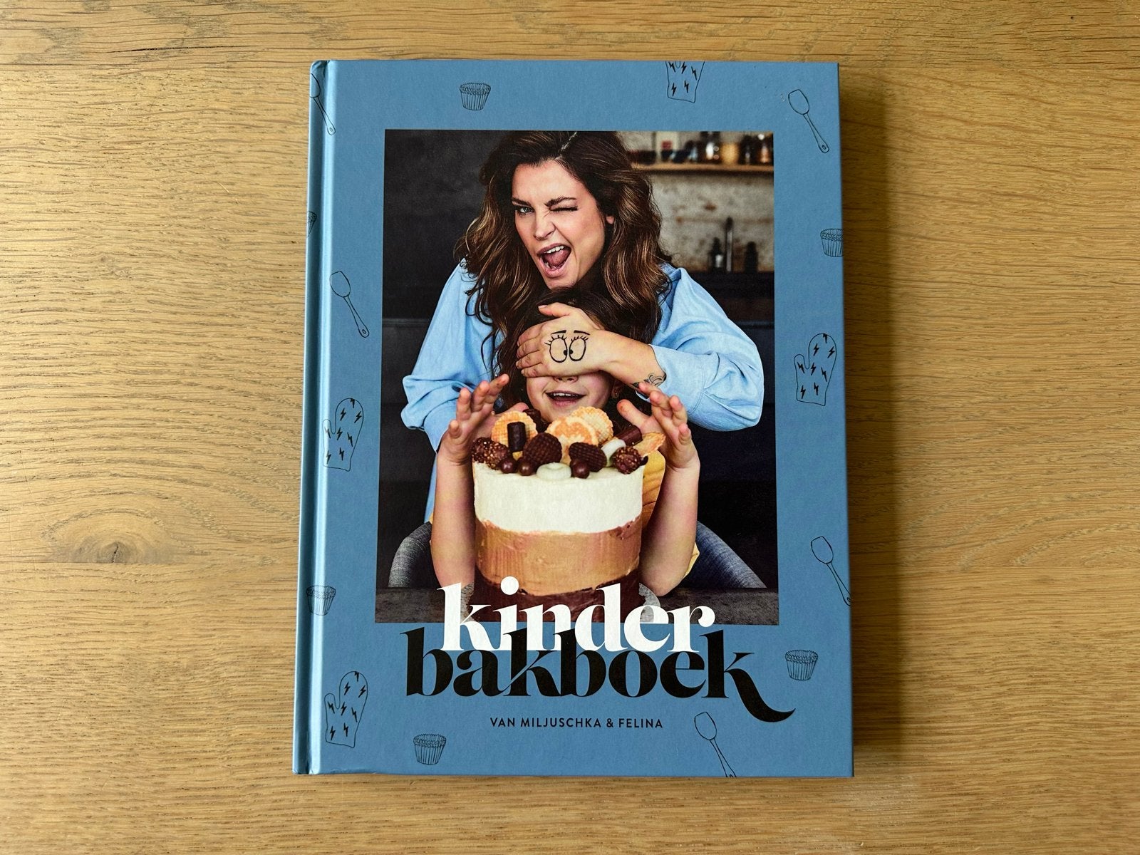 Kinder Bakboek van Miljuschka & Felina, Vegetarisch, Ophalen of Verzenden, Zo goed als nieuw, Taart, Gebak en Desserts