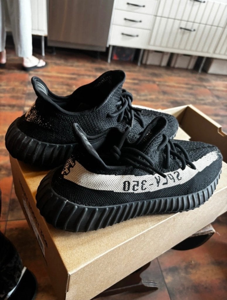 Yeezy black white “oreo”, Zwart, Ophalen of Verzenden, Adidas Yeezy, Sneakers of Gympen