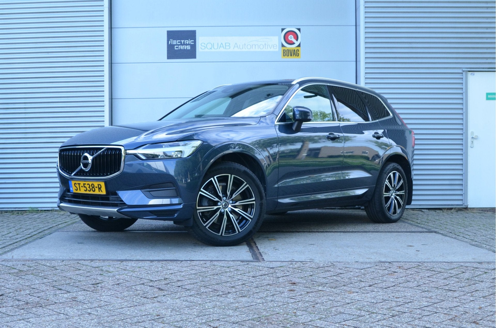 Volvo XC60 2.0 T5 Momentum Leder, 18" Alu, Harmon, Trekhaak, Gebruikt, 4 cilinders, Blauw, Bedrijf