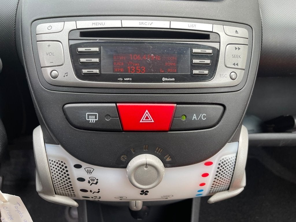 Foto 28 van Toyota Aygo 1.0 VVT-i Dyn Facelift Led Nw Apk NAP (bj 2012)