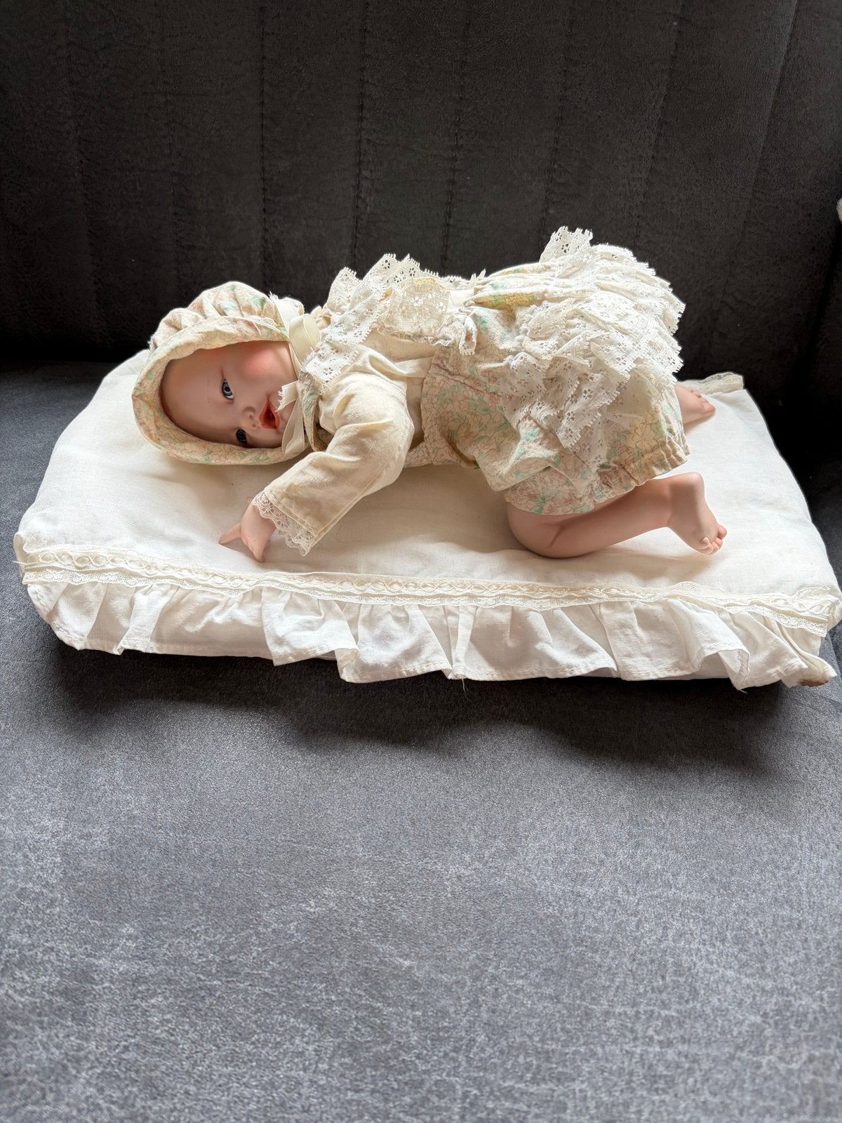 Vintage Edwin M. Knowles porseleinen babypop "Lisa", Verzamelen, Poppen, Ophalen of Verzenden, Zo goed als nieuw, Babypop, Levensecht of Reborn