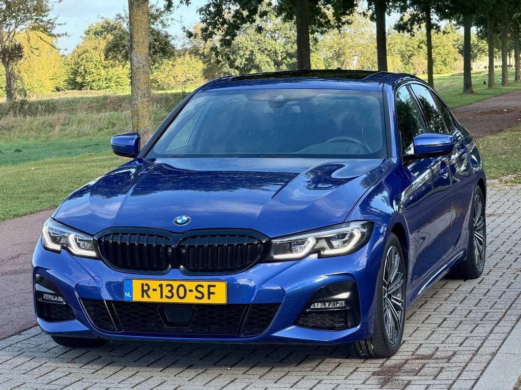 BMW 330i M Sport | Laserlicht | HUD | Schuifdak | ACC, Automaat, Achterwielaandrijving, Zwart, 4 cilinders