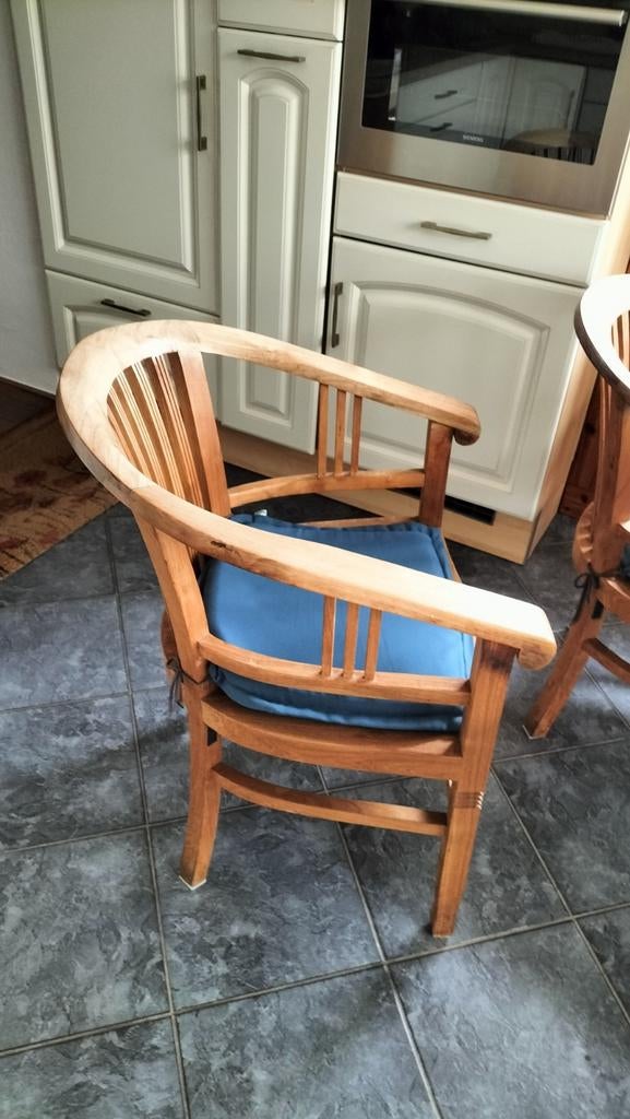 Eettafel en stoelen ze, Ophalen, Gebruikt, 4 tot 6 stoelen