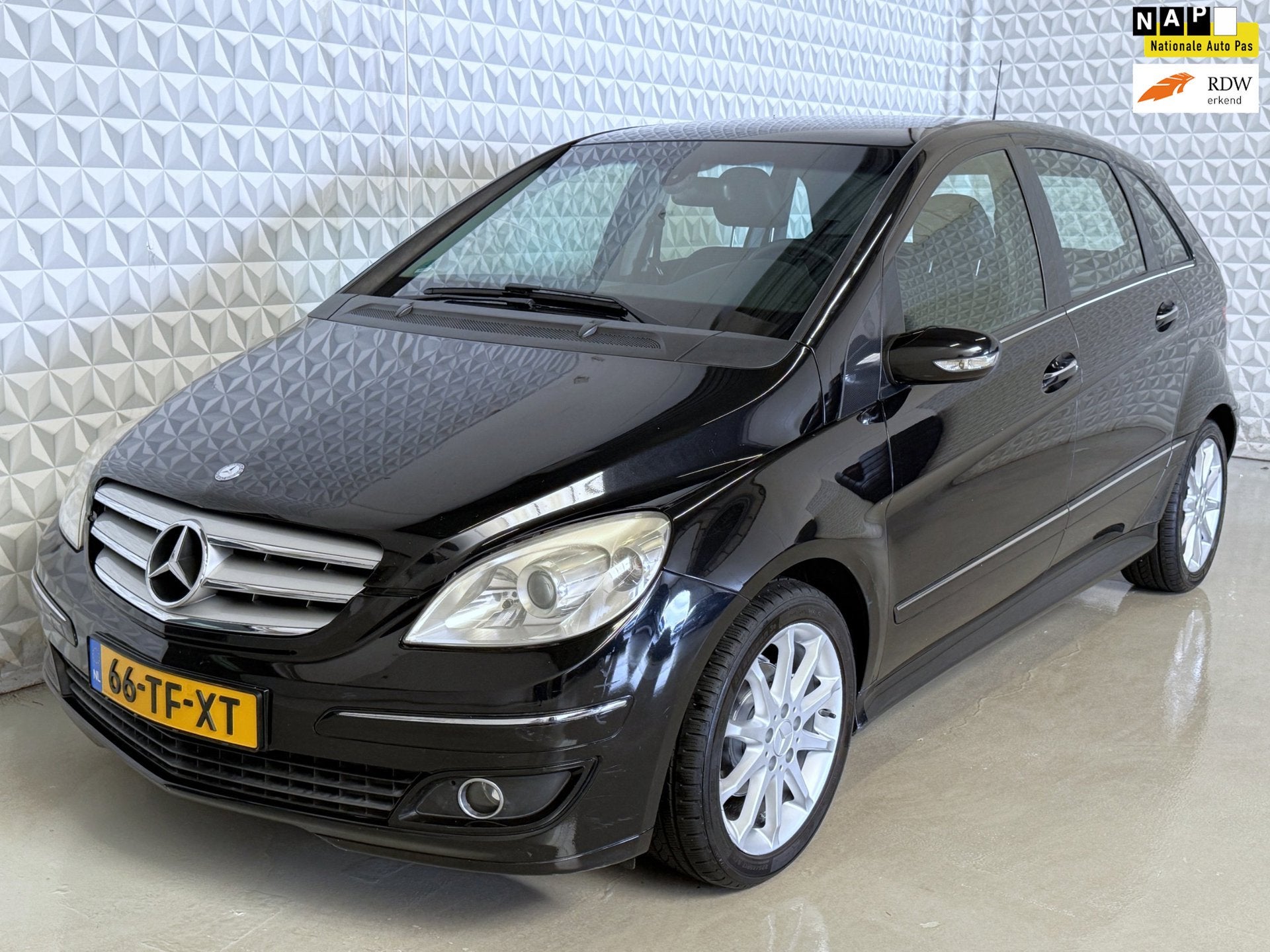 Mercedes-Benz B-klasse 170 AUTOMAAT / 217.000km (2006), Gebruikt, 4 cilinders, 116 pk, Zwart