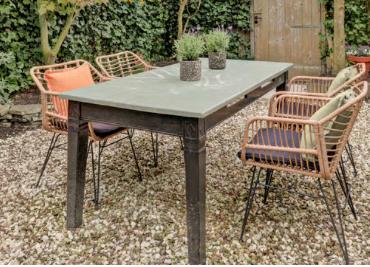 Gratis op te halen: geschilderde buitentafel, Ophalen, Gebruikt, Rechthoekig, Hout