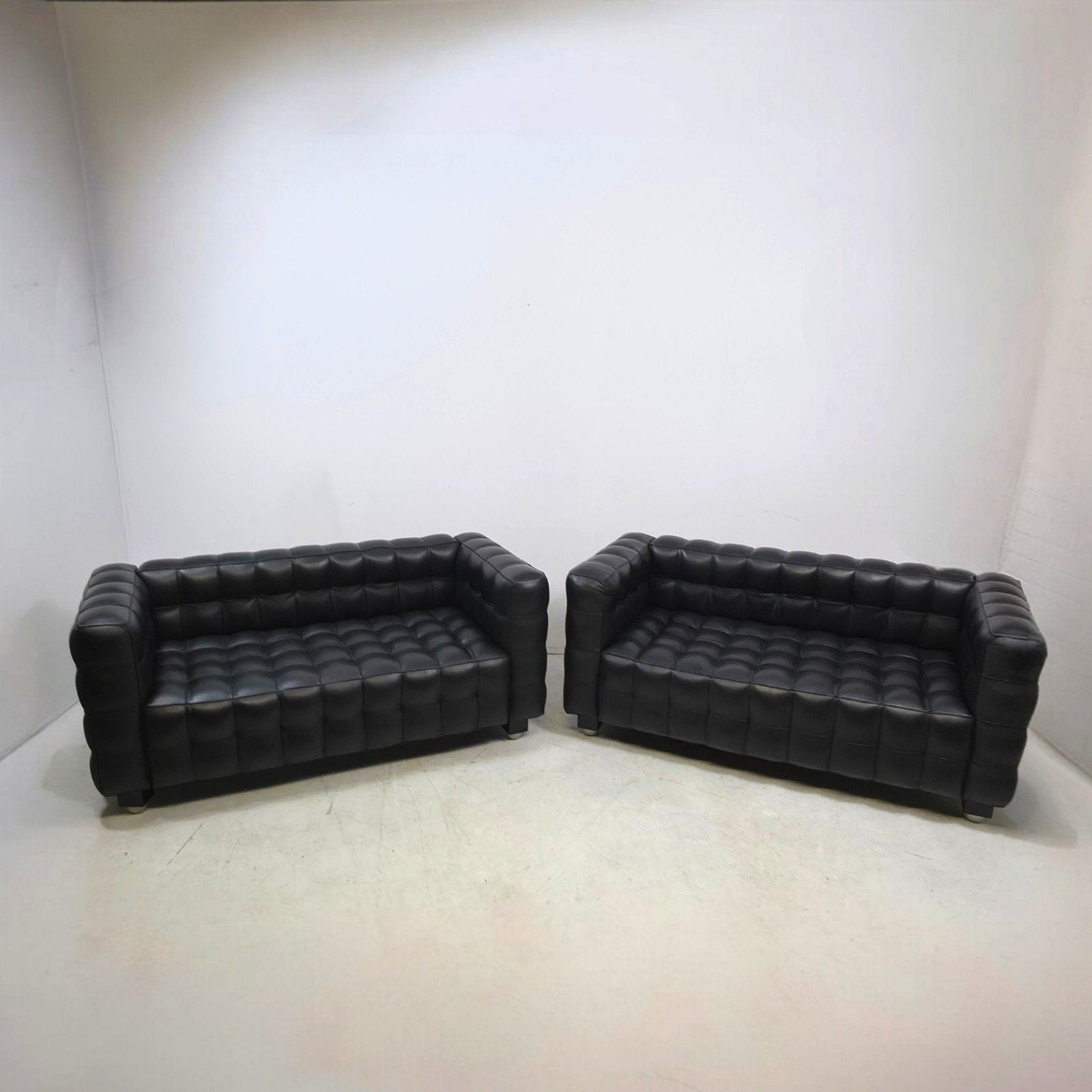 Josef Hoffmann Kubus. set van 2 tweezitsbanken zwart leder, Huis en Inrichting, Ophalen of Verzenden, 75 tot 100 cm, Leer, Minder dan 150 cm