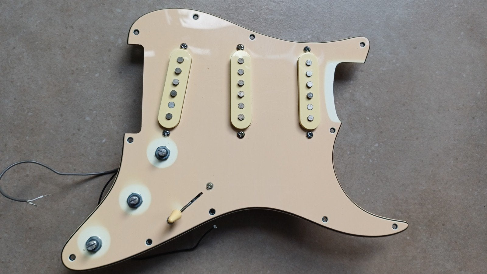 Squier Standard Stratocaster slagplaat met elektronica, Muziek en Instrumenten, Ophalen of Verzenden, Gebruikt, Elektrische gitaar