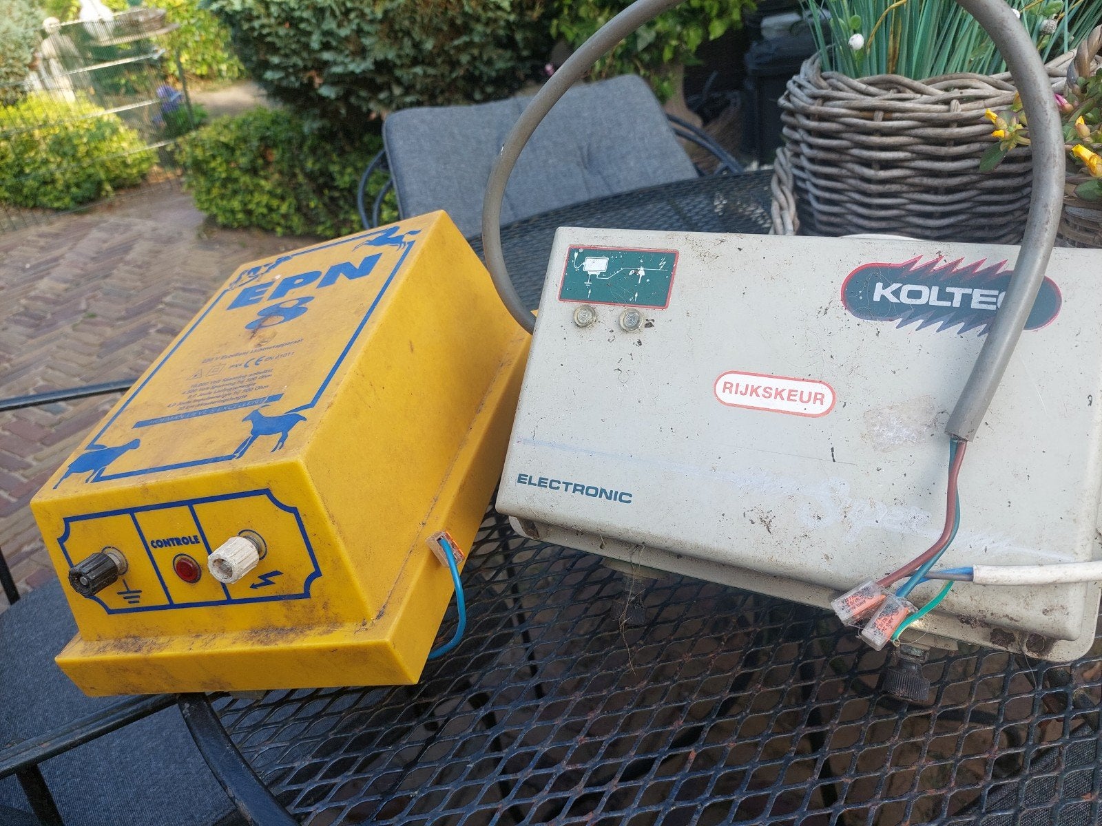 2 elektrische weideklokken/Schrikdraadapperaat, Dieren en Toebehoren