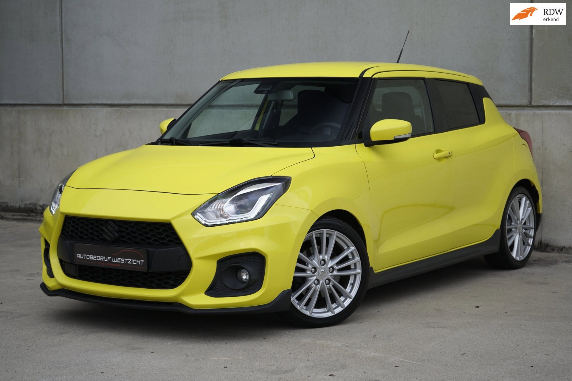 Suzuki Swift 1.4 Sport 140pk, Champion Yellow, ACC, Carplay, Auto's, Suzuki, Stof, Gebruikt, Zwart, 4 cilinders