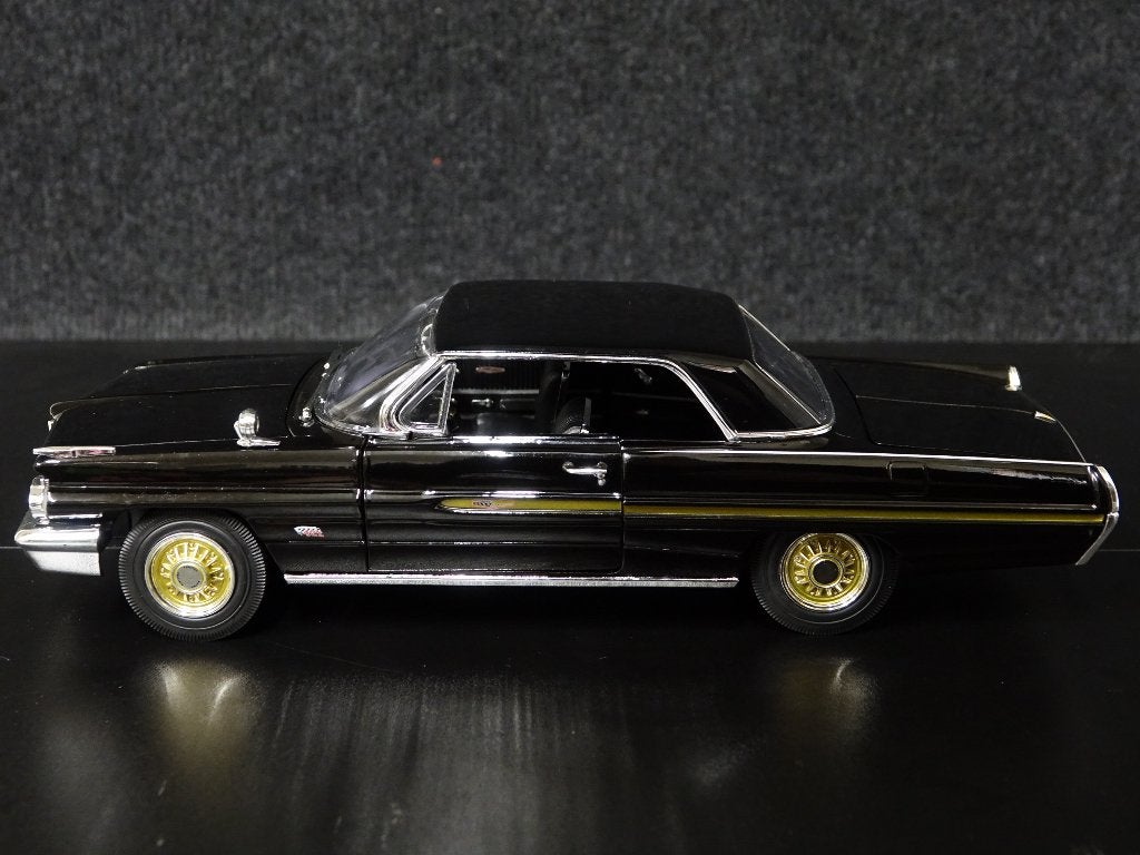 AutoWorld 1:18 1962 Pontiac Grand Prix Fireball, Hobby en Vrije tijd, Modelauto's | 1:18, Overige merken, AutoWorld, Auto, Onbekend