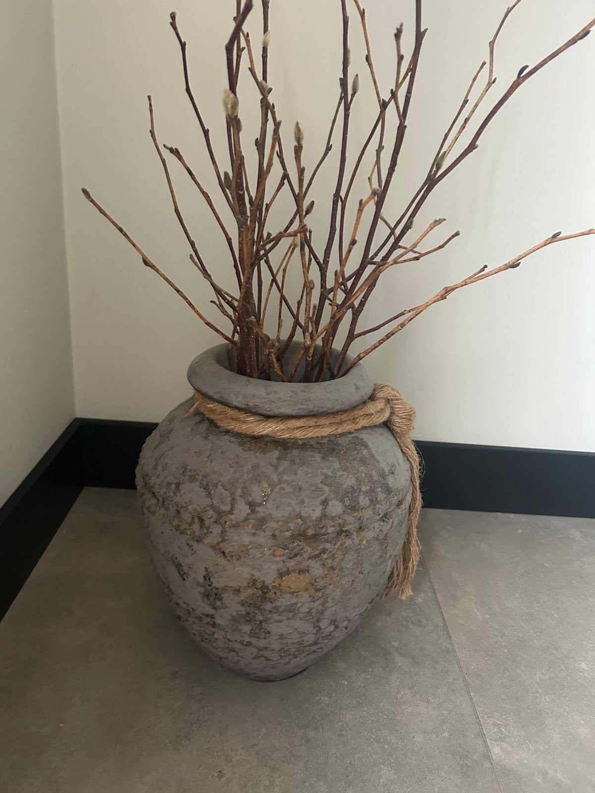 Aardewerk hoge pot / kruik grijs landelijk, Tuin en Terras, Bloempotten, Ophalen, Rond, Zo goed als nieuw, Aardewerk