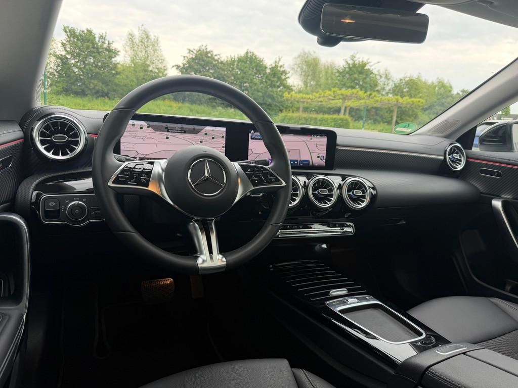 Mercedes-Benz CLA-klasse Shooting Brake 250e Facelift |PANO|, Auto's, Automaat, CLA, Zwart, Leder en Stof