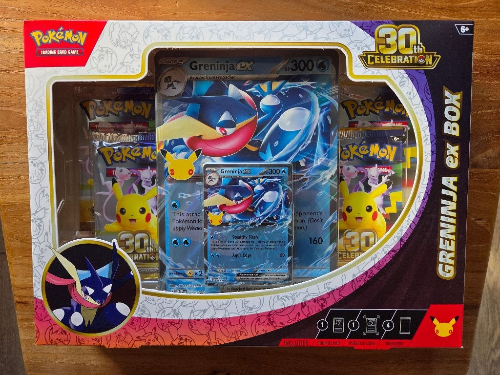 30th Celebration: Greninja ex Box, Ophalen of Verzenden, Nieuw, Boosterbox