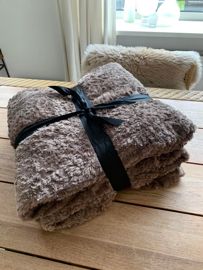 2 Taupe kleurige plaids., Ophalen of Verzenden, Zo goed als nieuw
