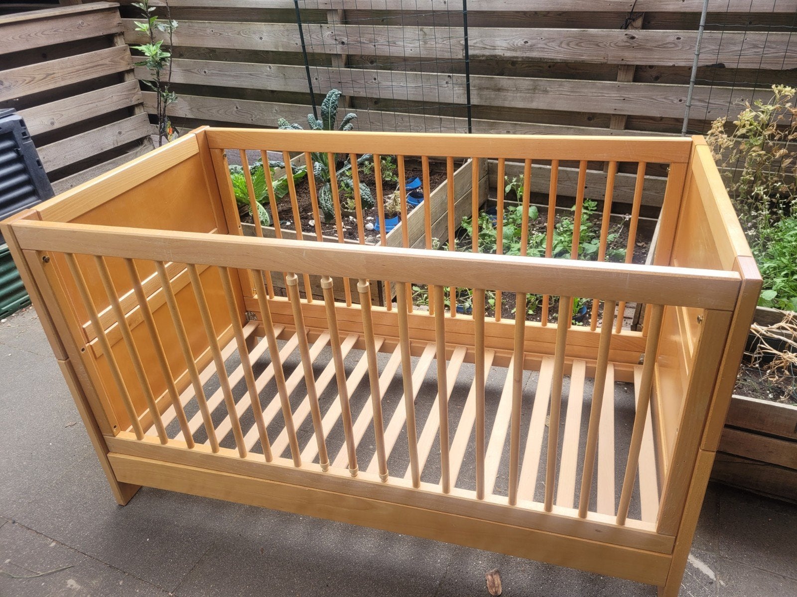 Stevig peuterbed/ledikant met matras, Huis en Inrichting, Ophalen, Gebruikt, Eenpersoons