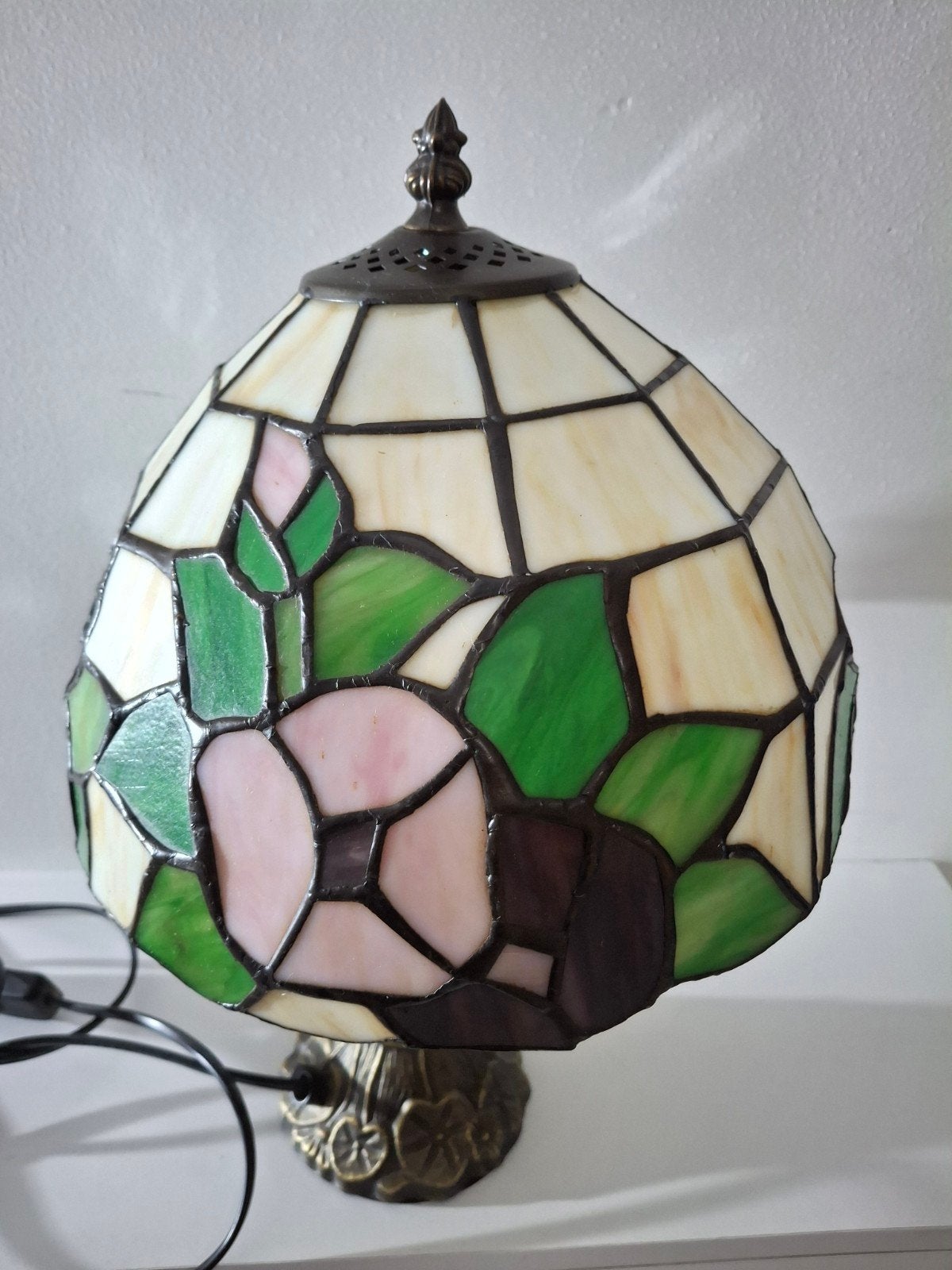Tiffany Stijl Tafellamp met Bloemenmotief, Gebruikt, E14 (klein), Ophalen of Verzenden, Glas