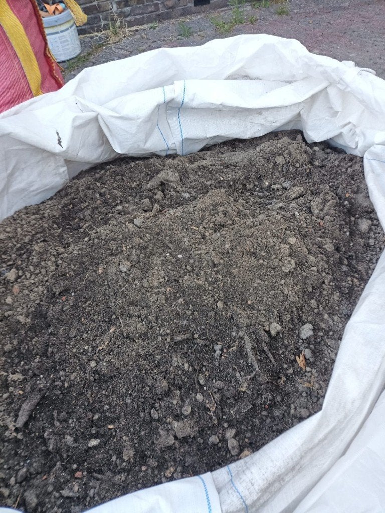 TUINAARDE gratis schoon Bloemveldlaan Haarlem, Ophalen, Tuinaarde
