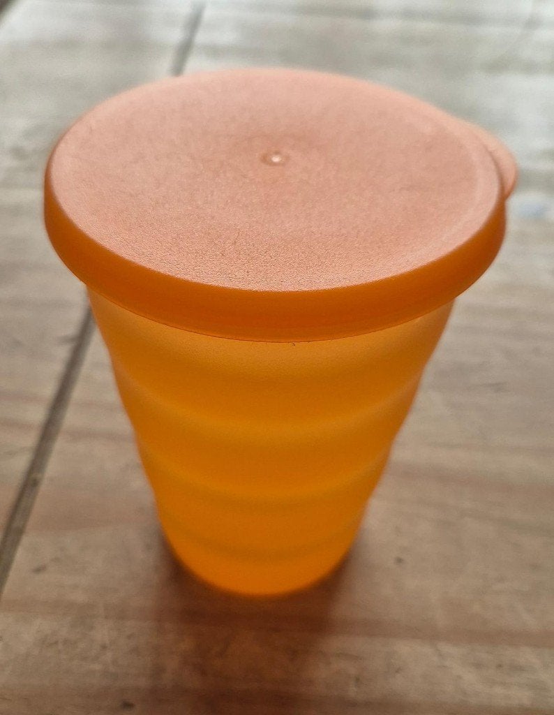 Tupperware Trendy bekers 330ML met dicht deksel, Huis en Inrichting, Keuken | Tupperware, Zo goed als nieuw, Beker of Kan, Blauw