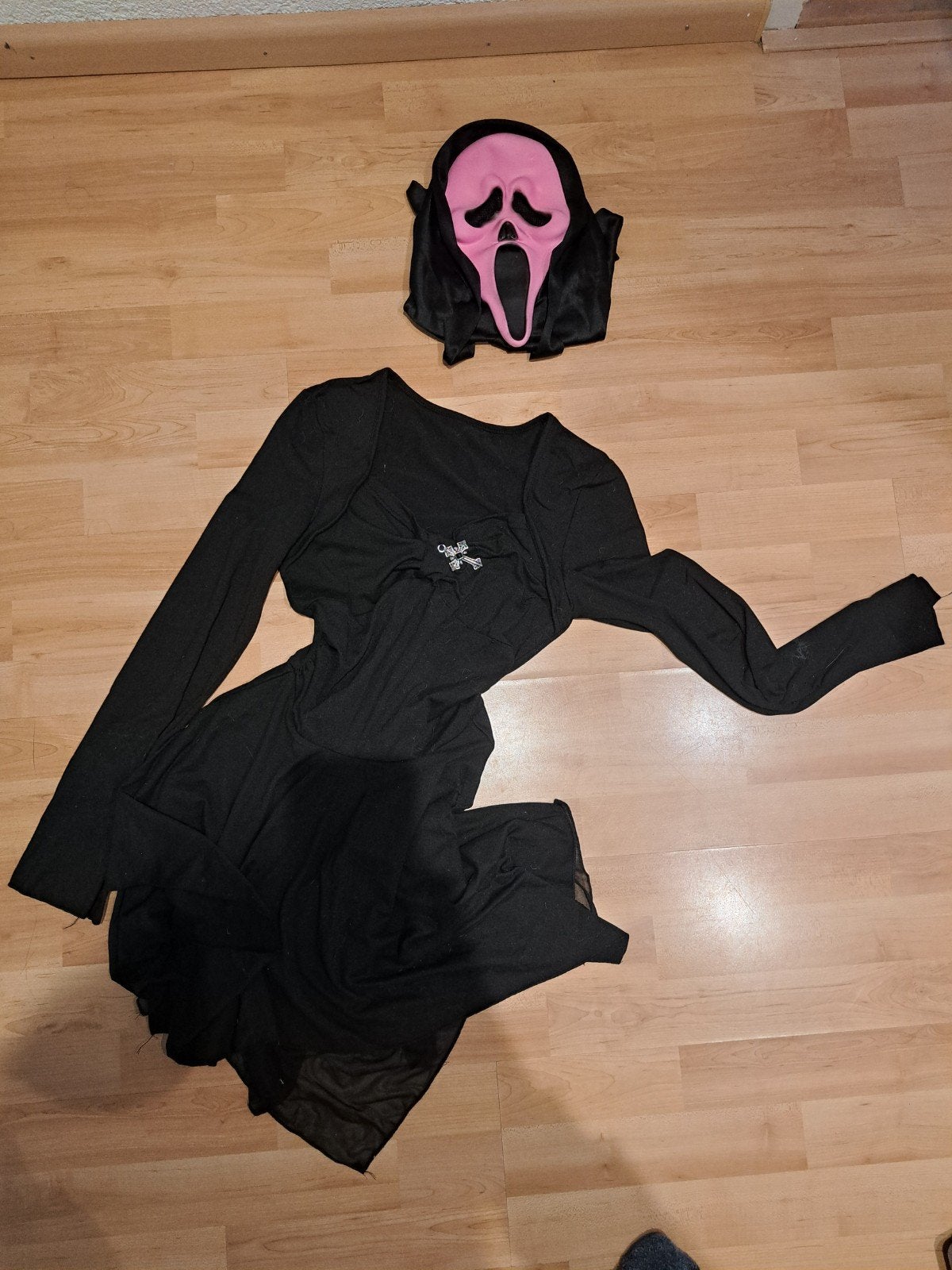 Scream Kostuum met Roze Masker - Halloween Verkleedkleding, Hobby en Vrije tijd, Ophalen, Zo goed als nieuw, Pak of Jurk
