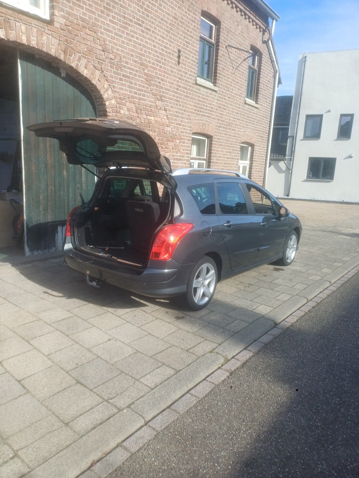 Peugeot 308 1.6 THP 115KW SW 2010 Grijs 7 pers, Voorwielaandrijving, 14 km/l, Stationwagon, Handgeschakeld