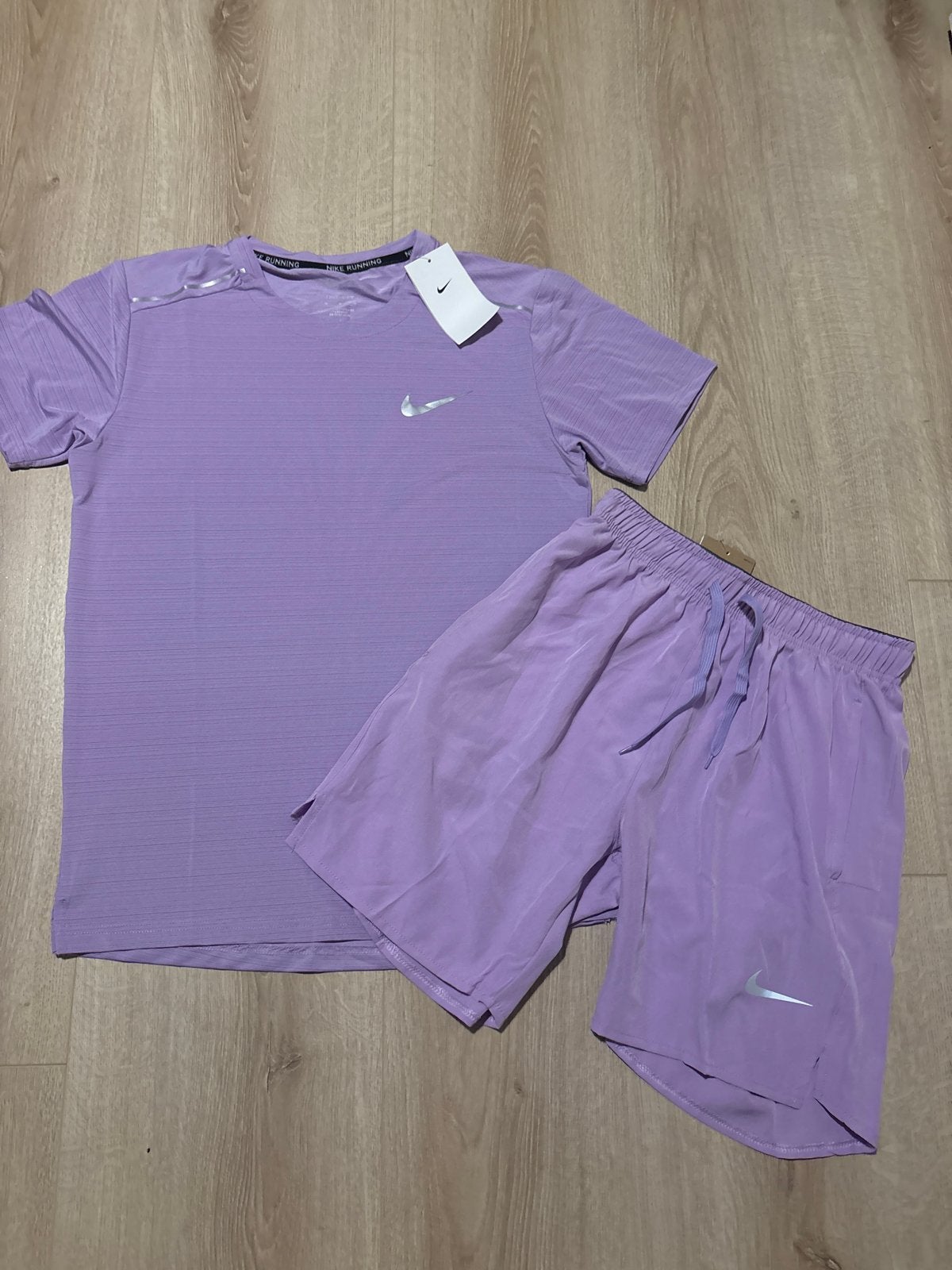 Nike Miler Paars - Shirt & Broekje nieuw, Fitness, Maat 48/50 (M), Paars, Nieuw