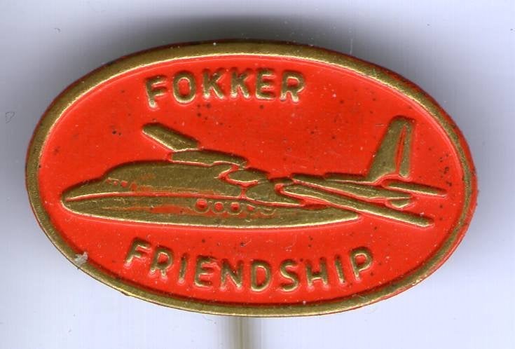 Fokker Friendship rood op koper vliegtuig speldje ( J_101), Ophalen of Verzenden, Nieuw, Transport, Speldje of Pin
