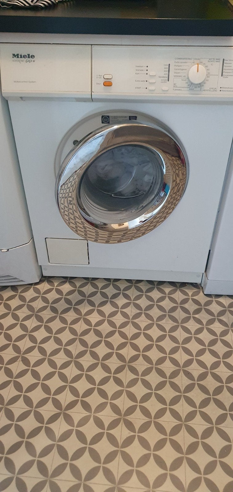 Miele Novotronic Gala-W Wasmachine - Betrouwbaar en Duurzaam, Ophalen, Gebruikt, Wolwasprogramma, Voorlader