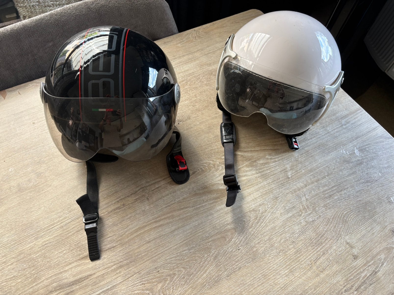 Brommerhelm 2 stuks, Ophalen, Zo goed als nieuw