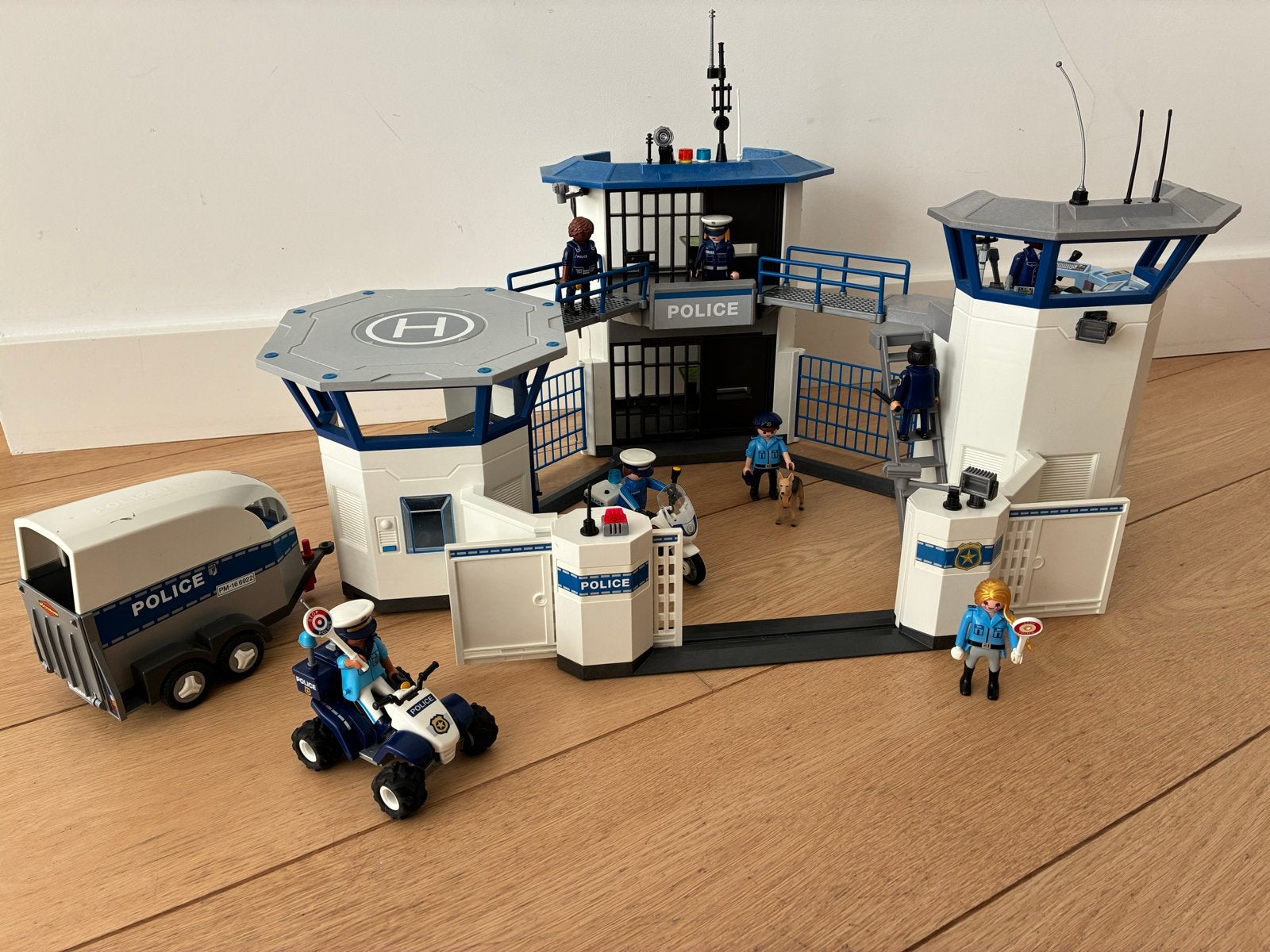 Playmobil Politiebureau met voertuigen en figuren, Ophalen of Verzenden, Gebruikt
