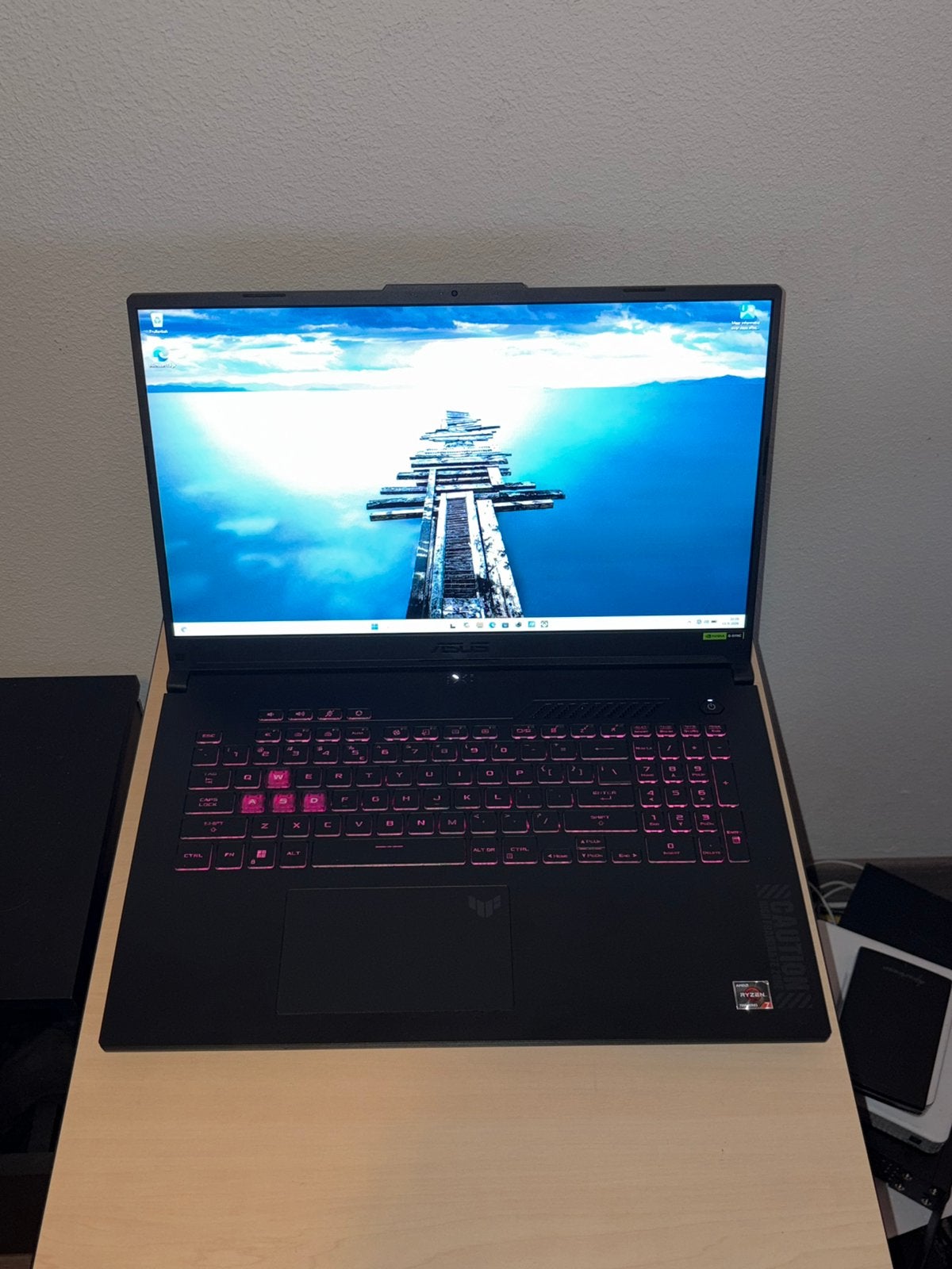 ASUS TUF Gaming A17  RTX 4060  Ryzen 7  16GB  1TB SSD, Met videokaart, Zo goed als nieuw, Gaming, SSD
