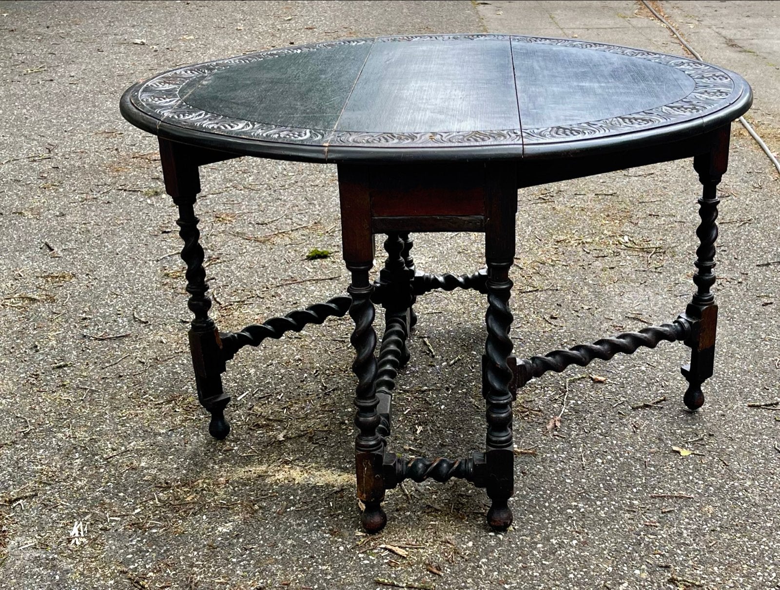 Antieke Spaanse hangoor tafel met gedraaide poten, Ophalen