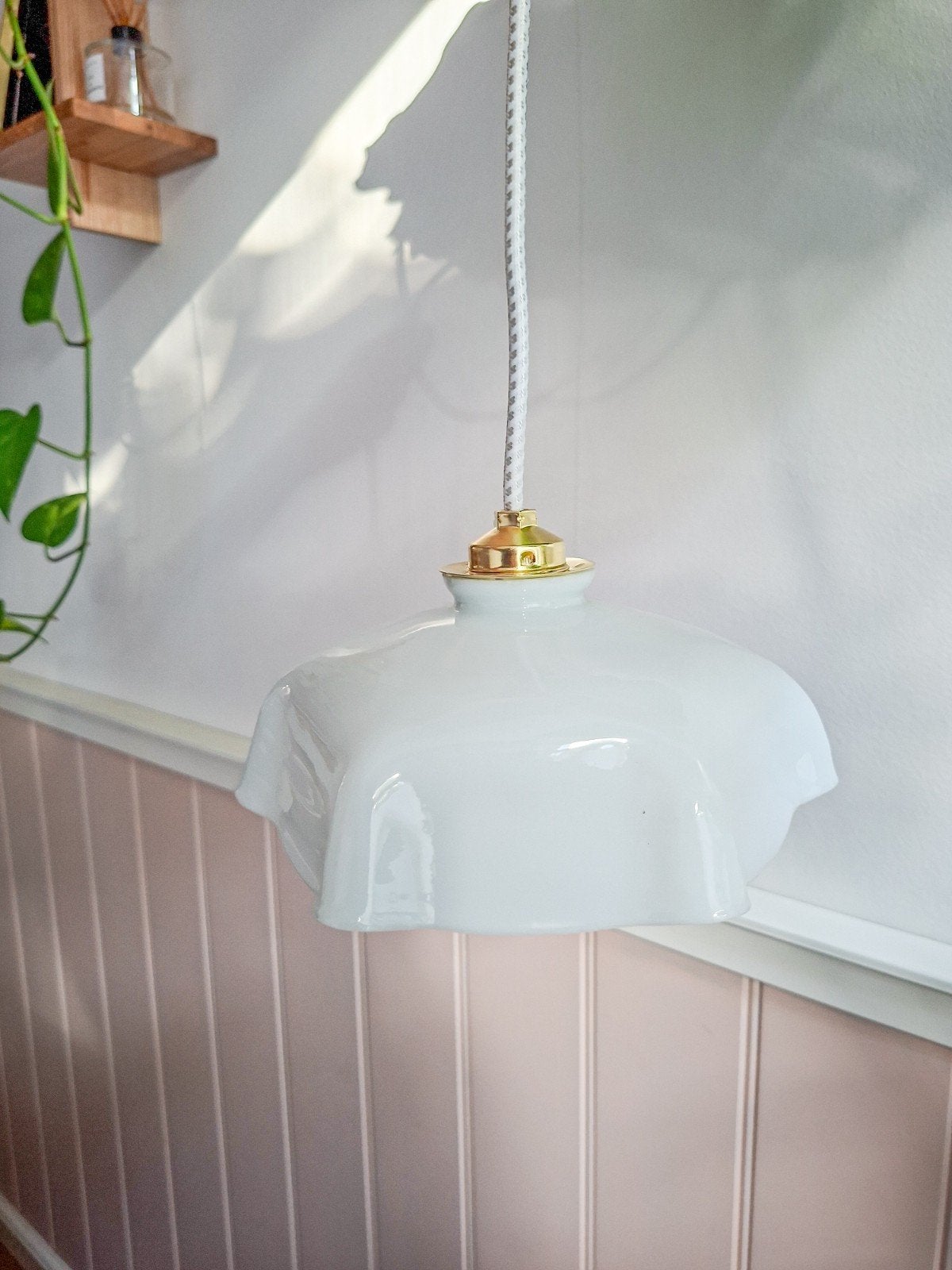 Vintage opaline glazen plafondlamp, Gebruikt, Vintage, Klassiek, Glas, E27 (groot)