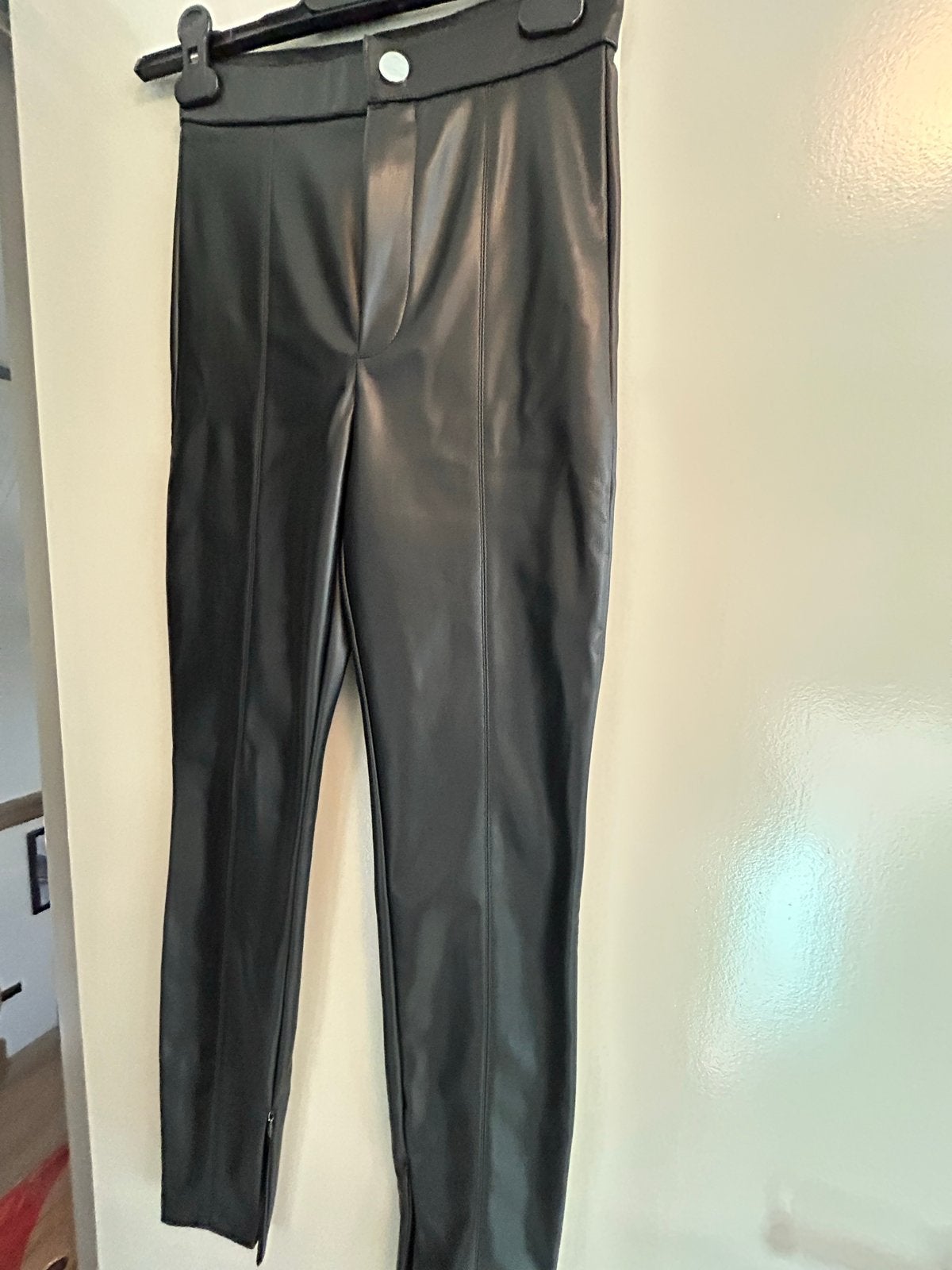 Zwarte initatie leren legging van Zara, maat XS, Zwart, Nieuw, Ophalen of Verzenden, Maat 34 (XS) of kleiner